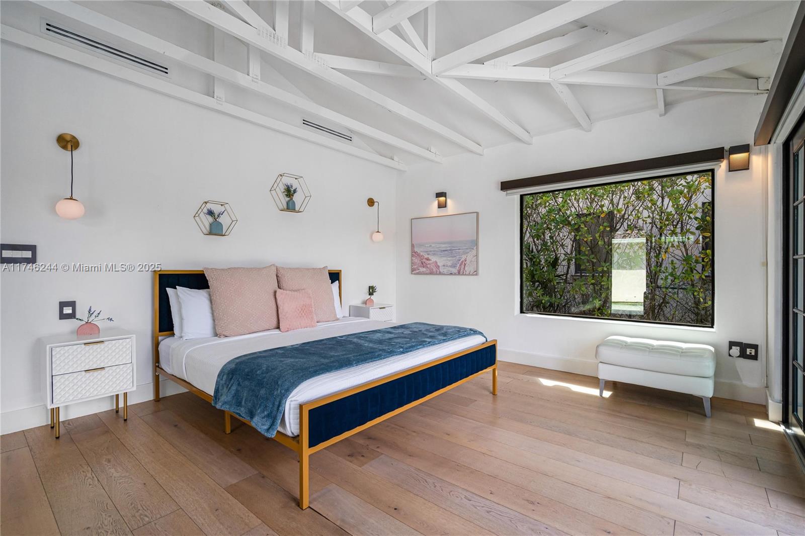 524 Oleander Dr Hallandale Beach, FL 33009