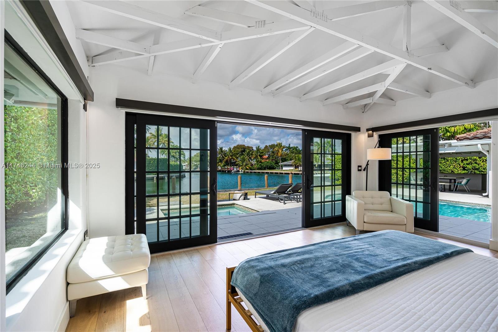 524 Oleander Dr Hallandale Beach, FL 33009