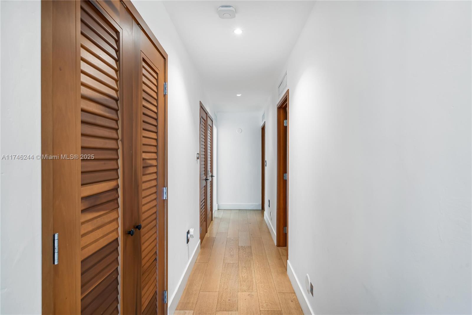 524 Oleander Dr Hallandale Beach, FL 33009