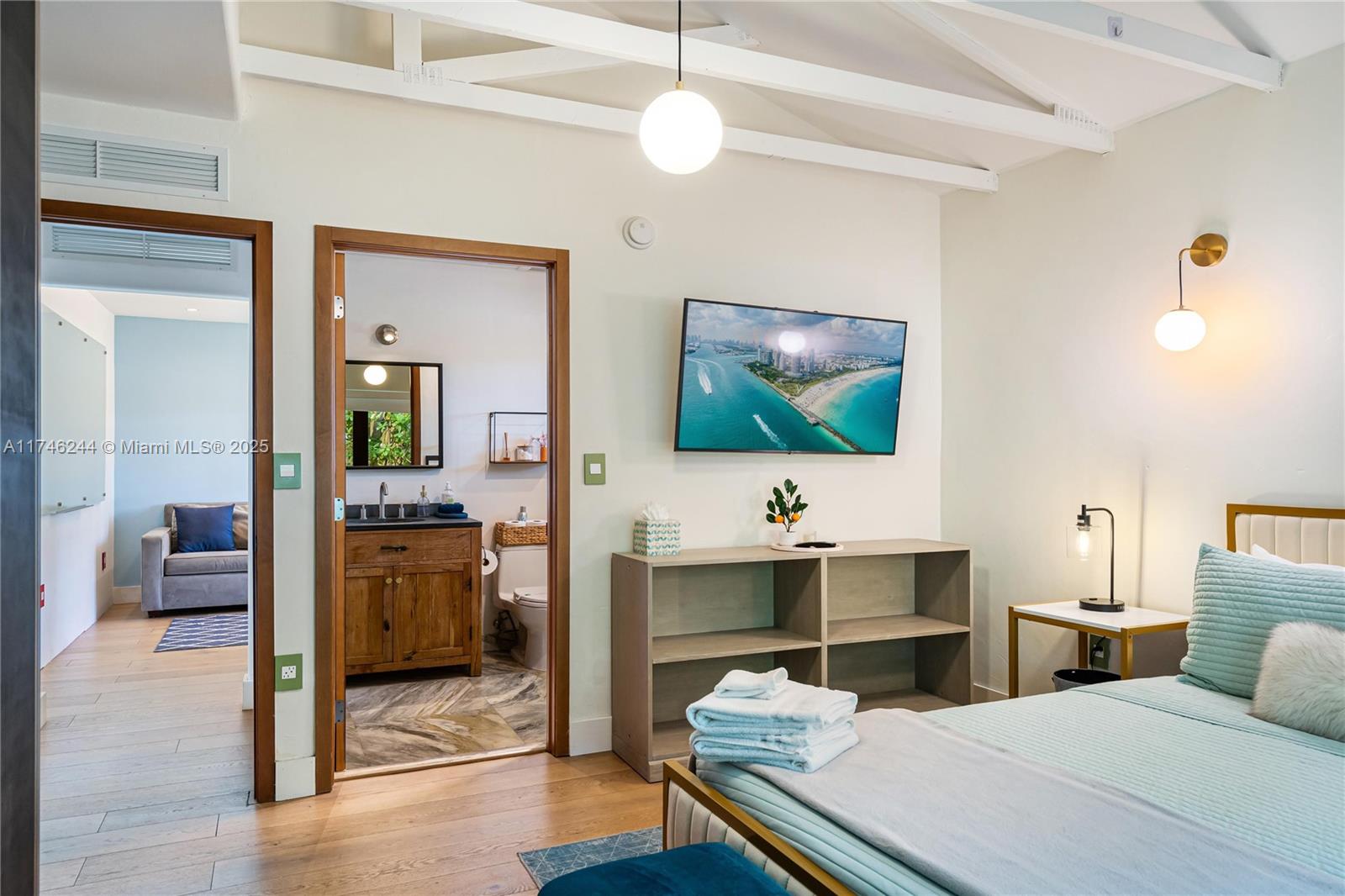 524 Oleander Dr Hallandale Beach, FL 33009