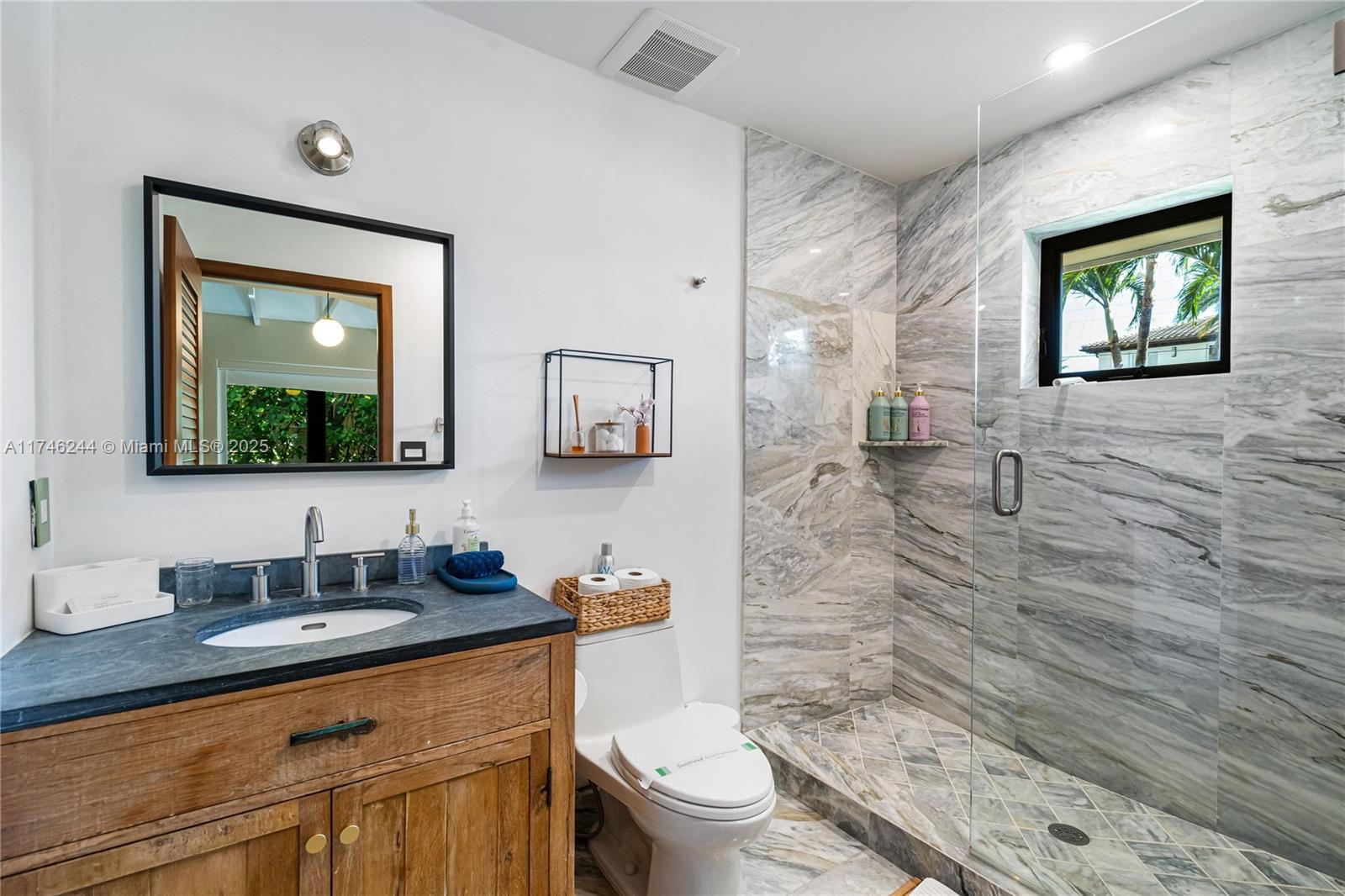 524 Oleander Dr Hallandale Beach, FL 33009