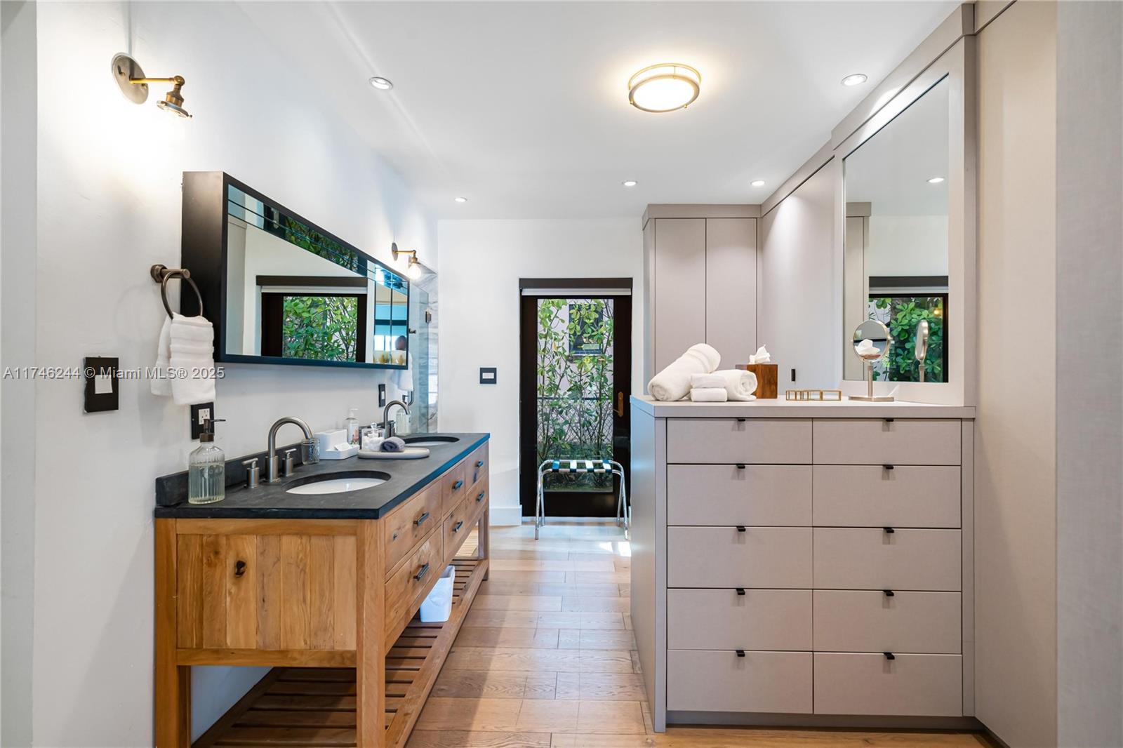 524 Oleander Dr Hallandale Beach, FL 33009