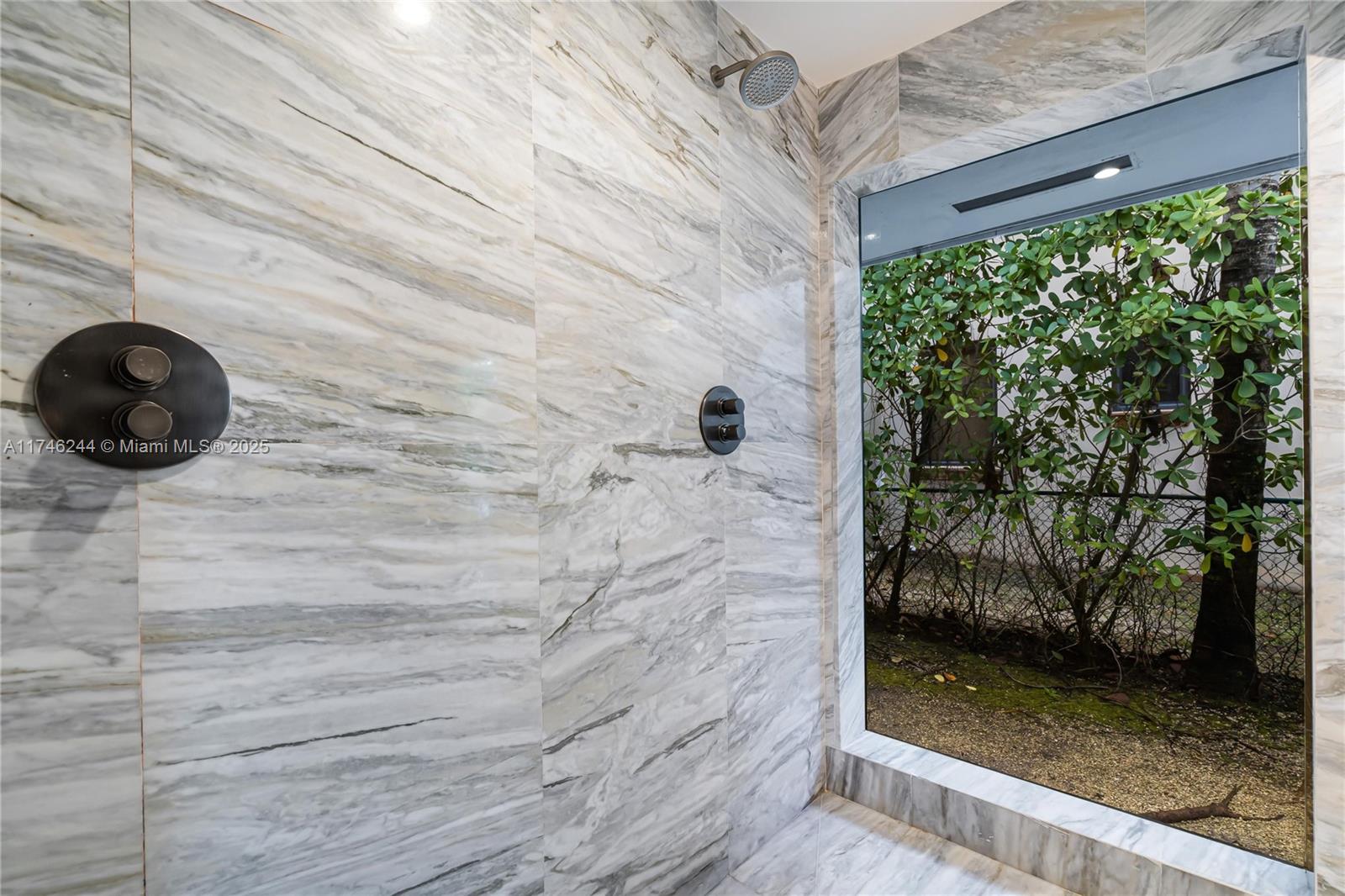 524 Oleander Dr Hallandale Beach, FL 33009