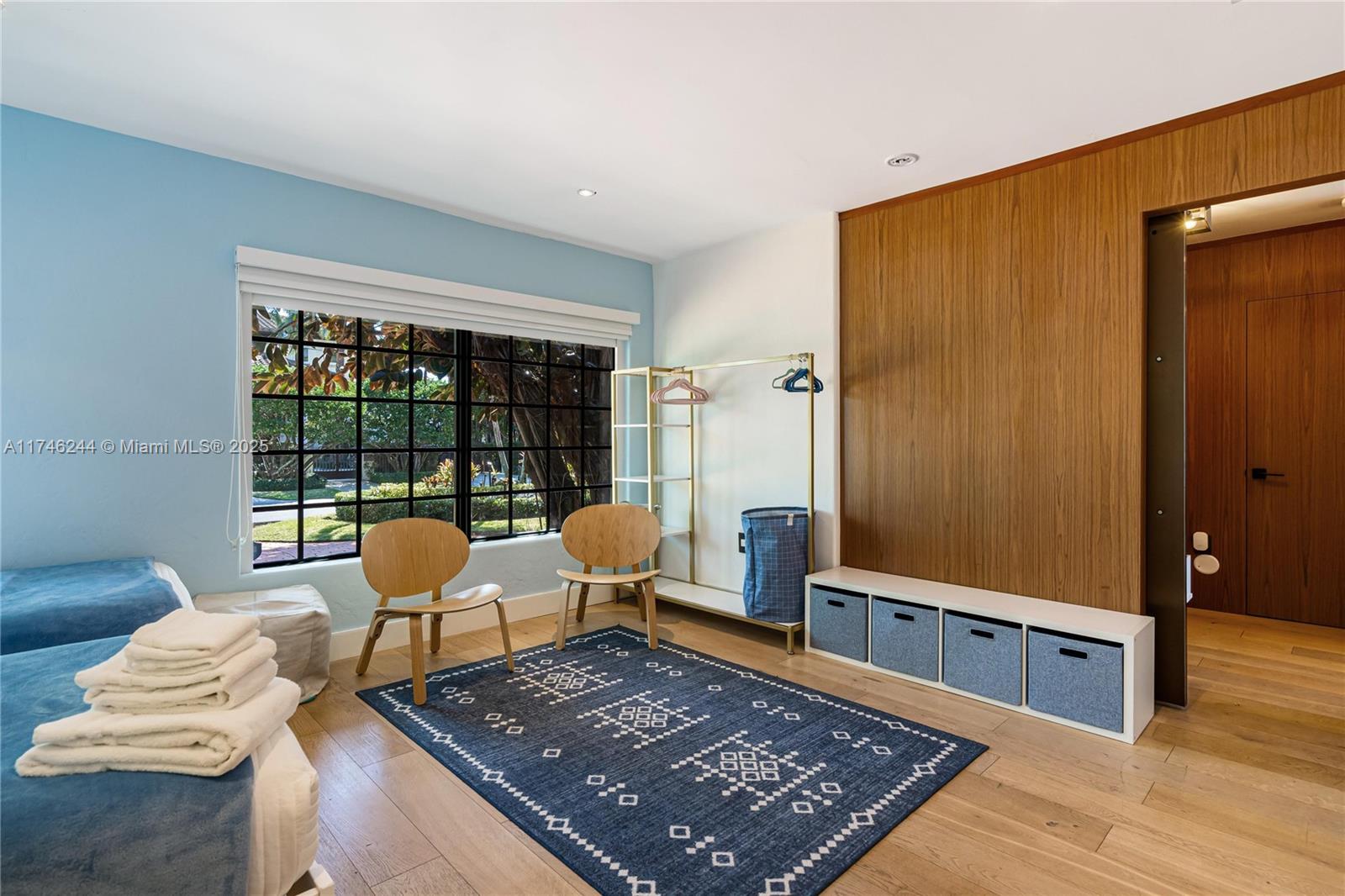 524 Oleander Dr Hallandale Beach, FL 33009