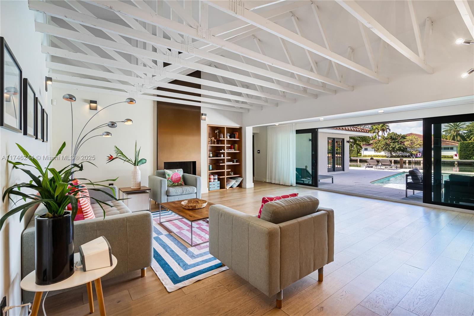 524 Oleander Dr Hallandale Beach, FL 33009