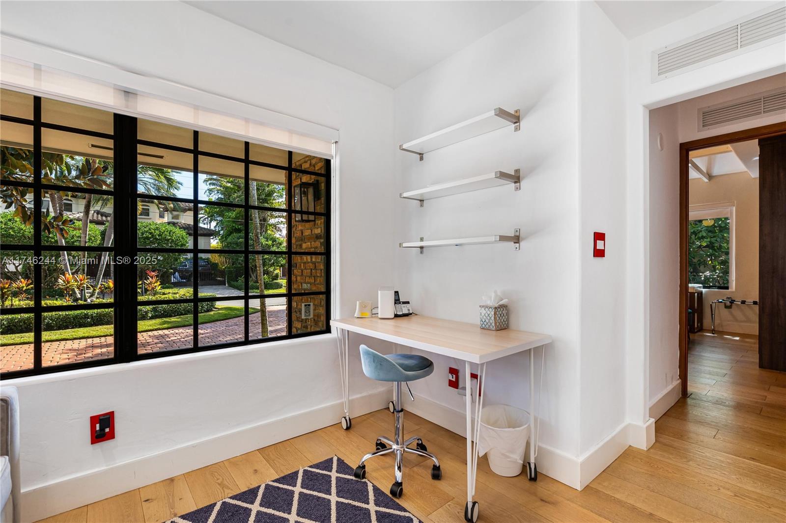 524 Oleander Dr Hallandale Beach, FL 33009