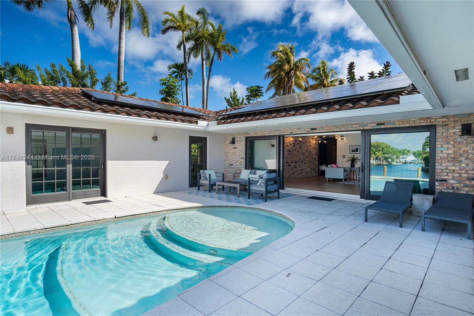 524 Oleander Dr Hallandale Beach, FL 33009