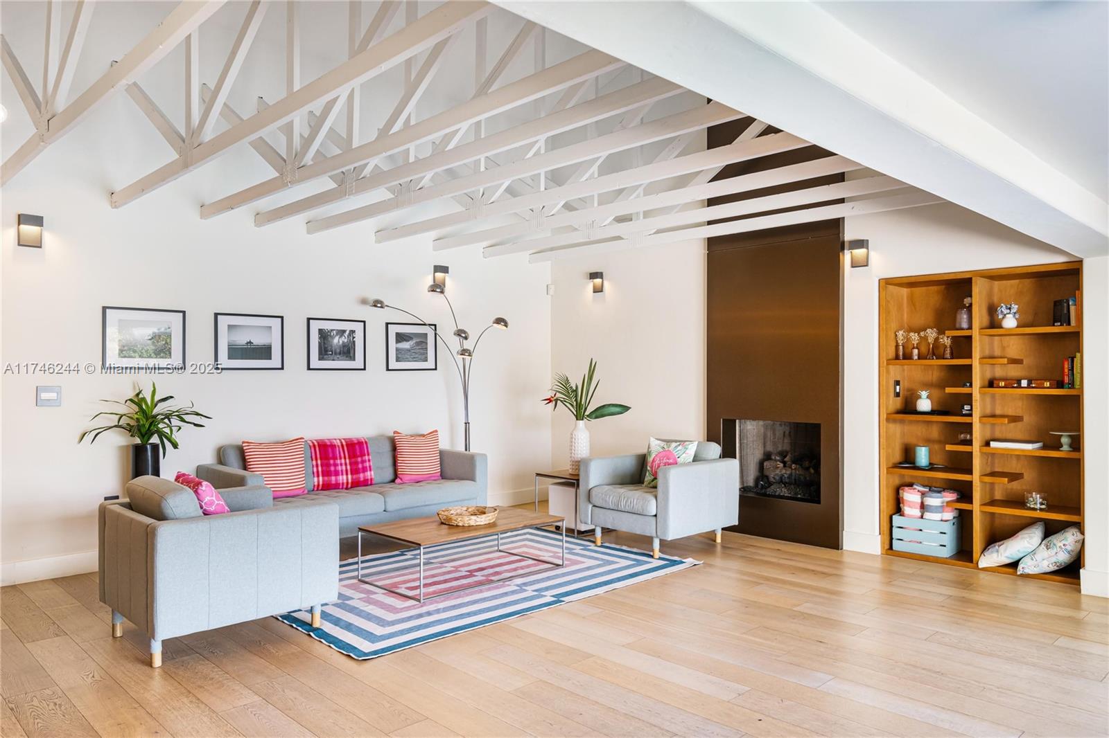 524 Oleander Dr Hallandale Beach, FL 33009