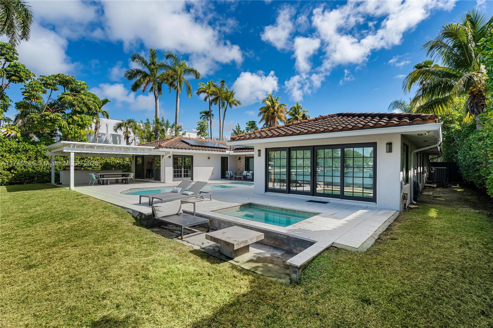 524 Oleander Dr Hallandale Beach, FL 33009