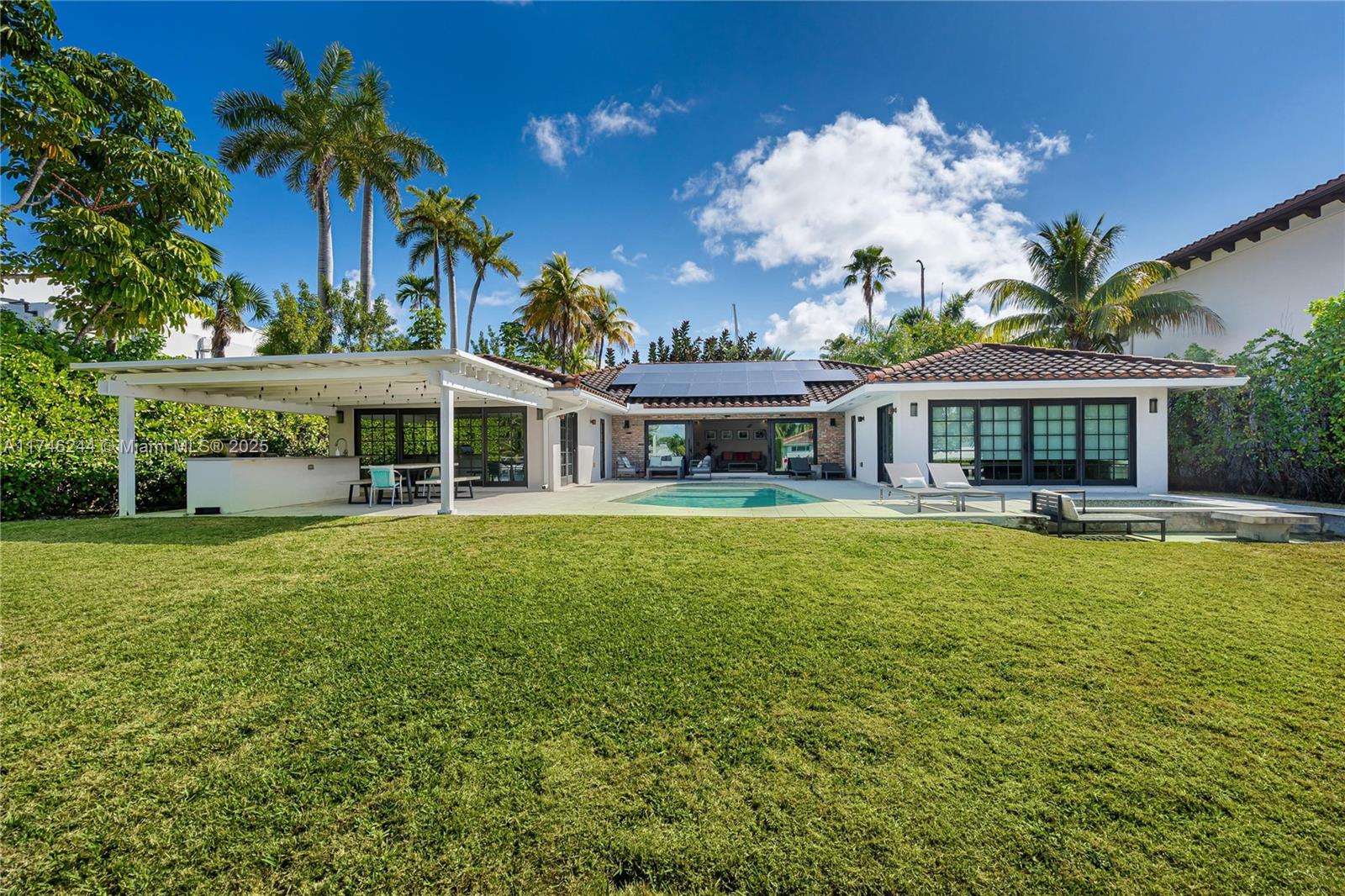 524 Oleander Dr Hallandale Beach, FL 33009