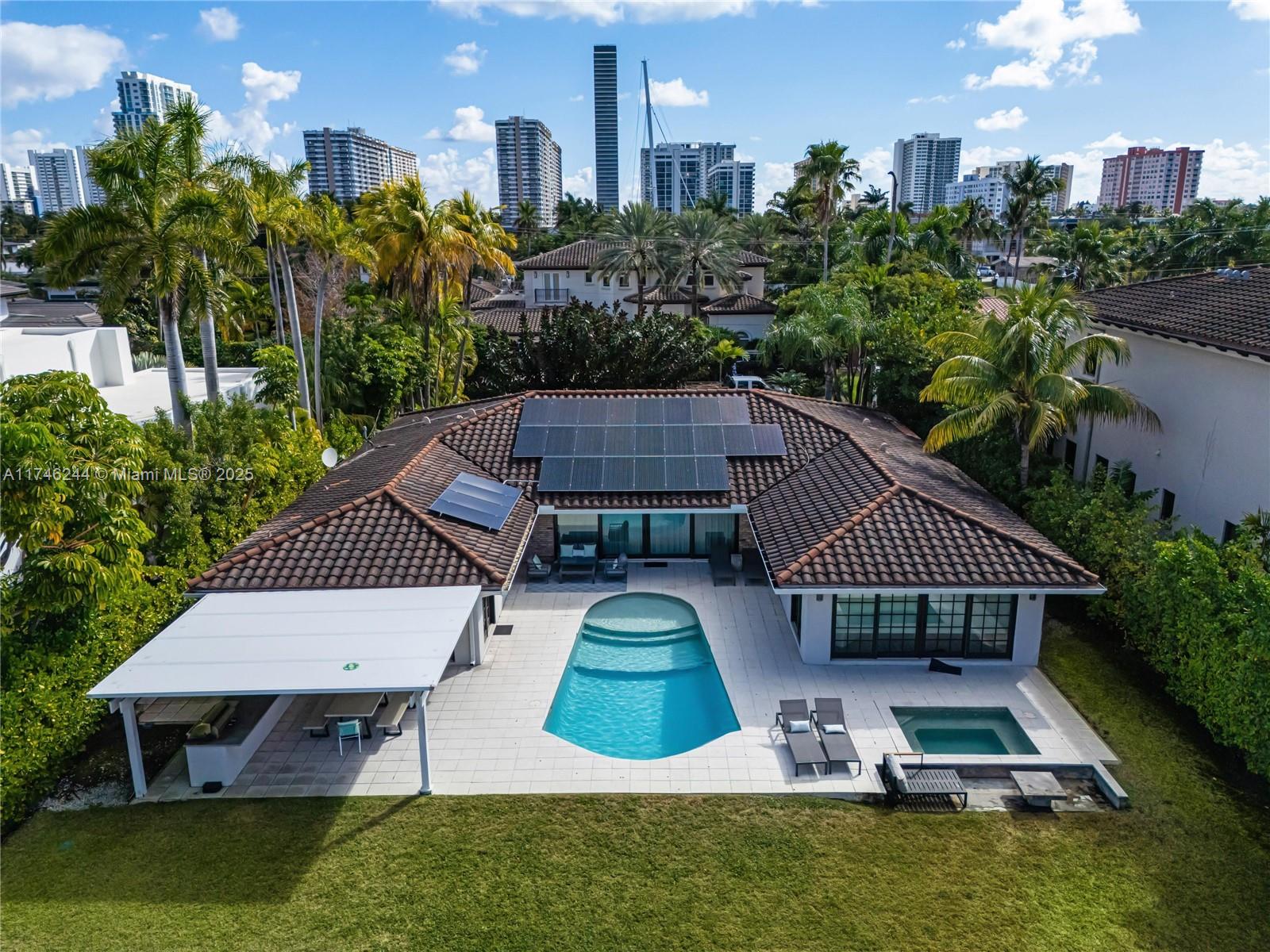 524 Oleander Dr Hallandale Beach, FL 33009