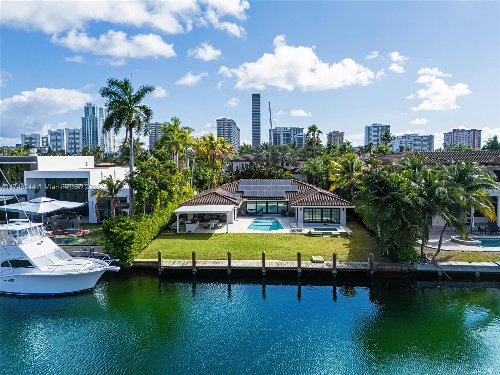 524 Oleander Dr Hallandale Beach, FL 33009