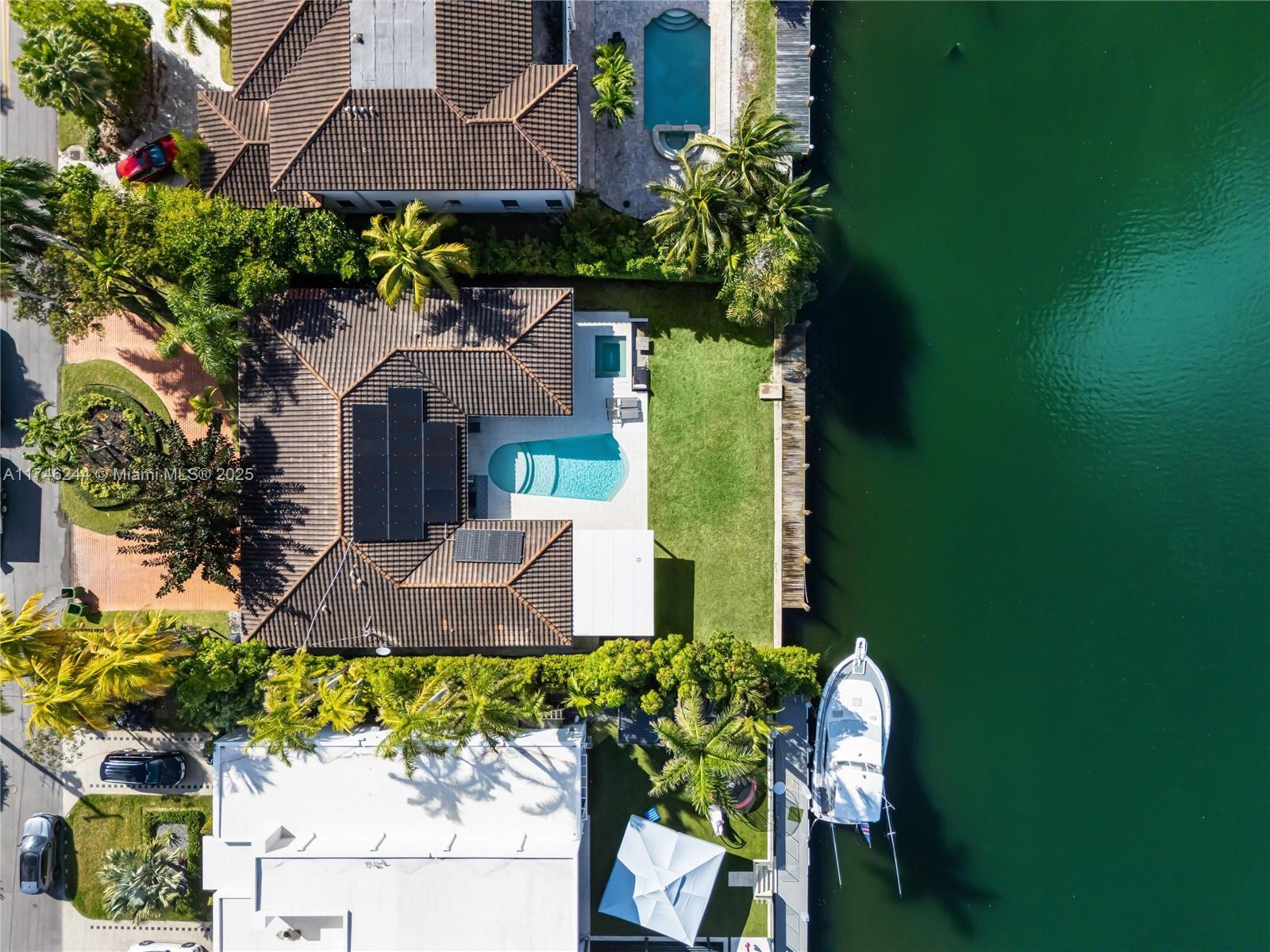 524 Oleander Dr Hallandale Beach, FL 33009