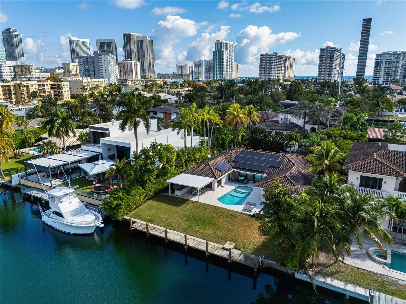 524 Oleander Dr Hallandale Beach, FL 33009