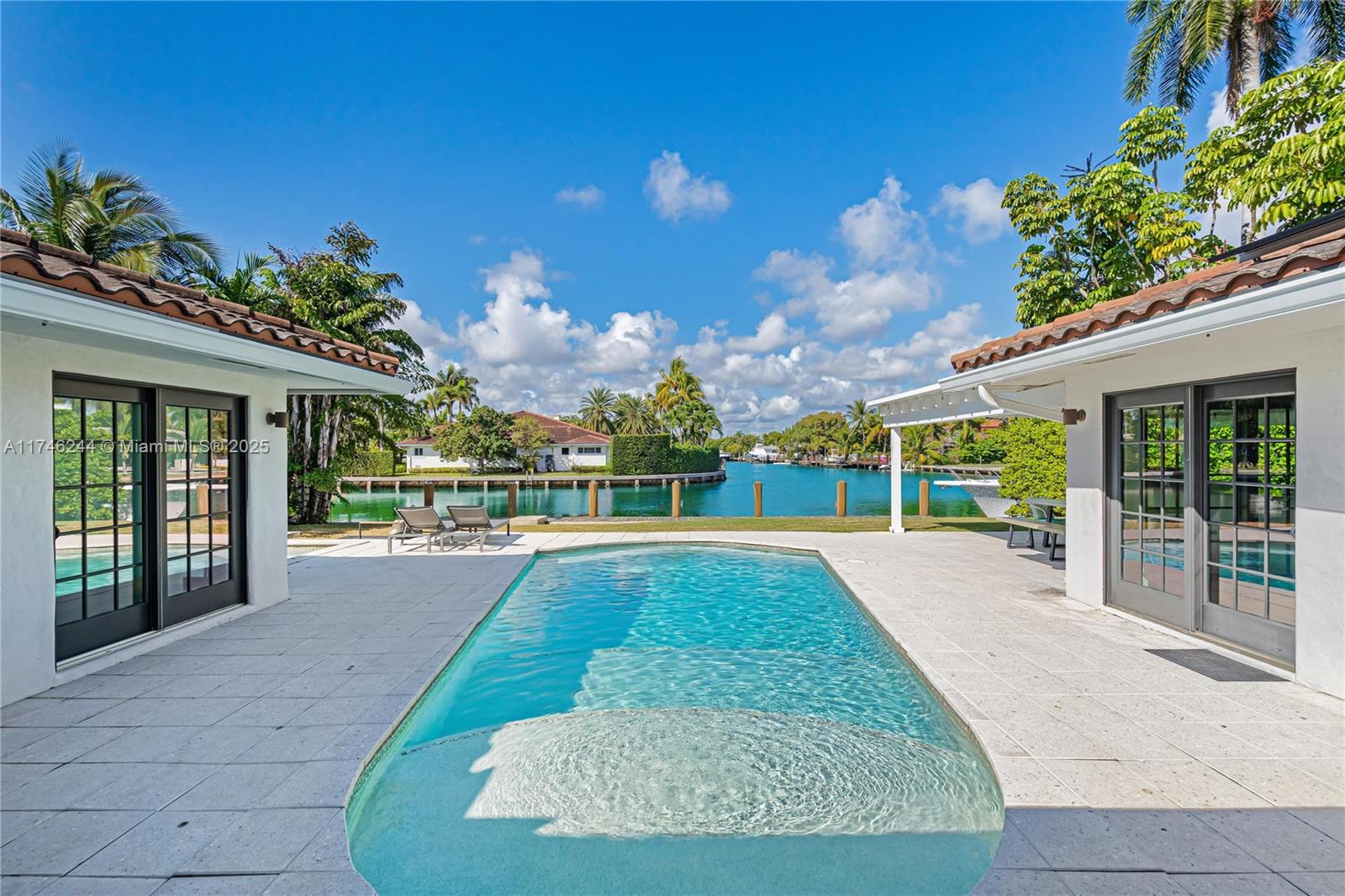 524 Oleander Dr Hallandale Beach, FL 33009