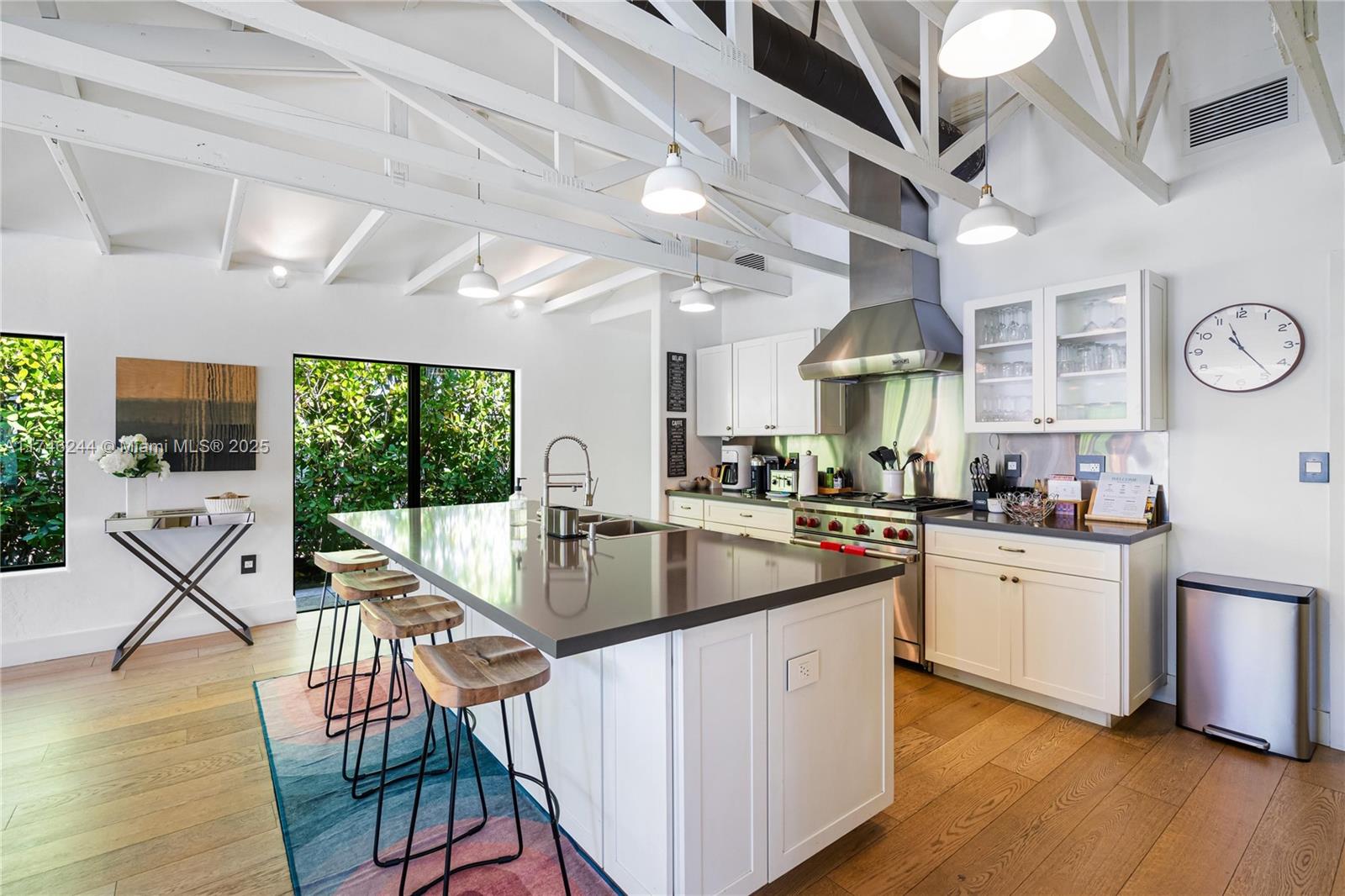 524 Oleander Dr Hallandale Beach, FL 33009