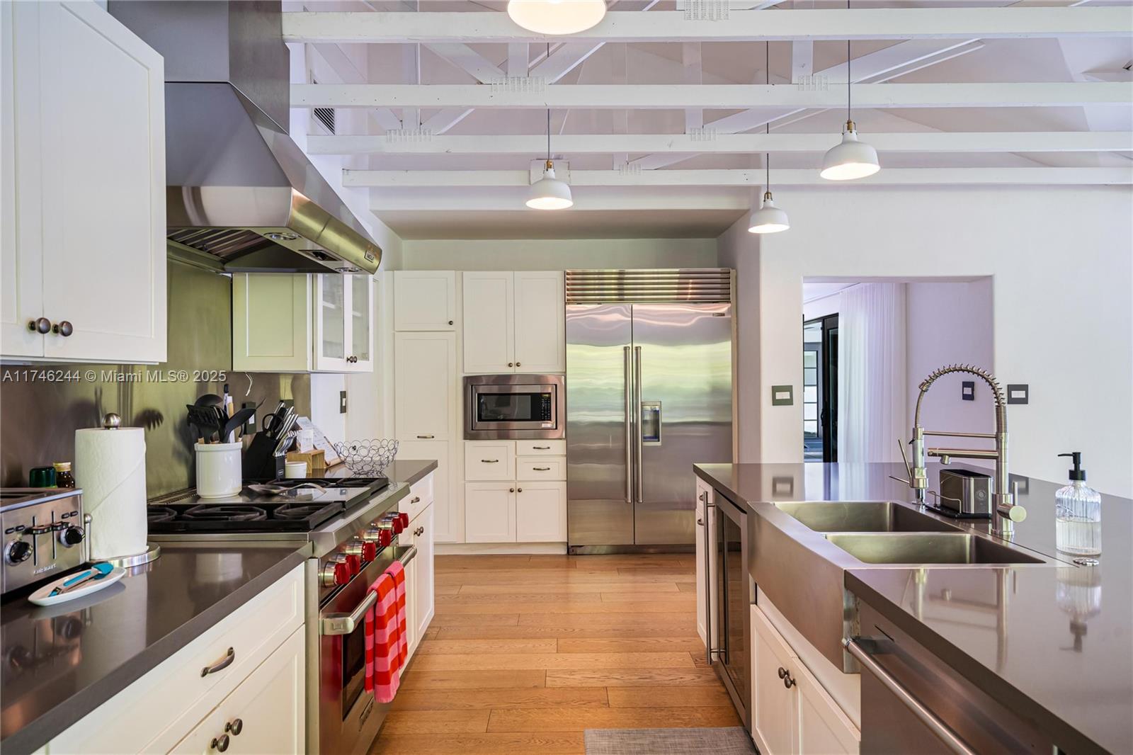 524 Oleander Dr Hallandale Beach, FL 33009