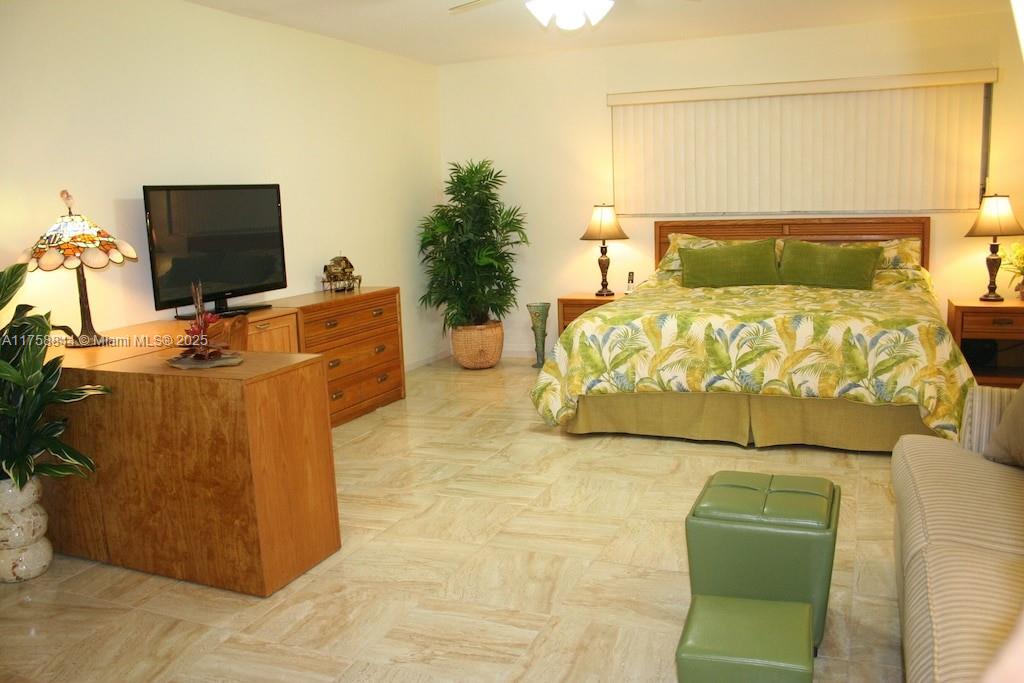 1933 Twin Dolphin Ln Fort Lauderdale, FL 33316