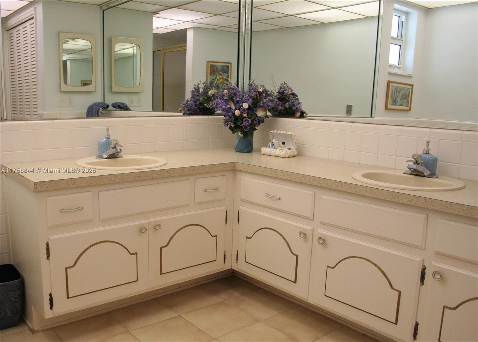 1933 Twin Dolphin Ln Fort Lauderdale, FL 33316