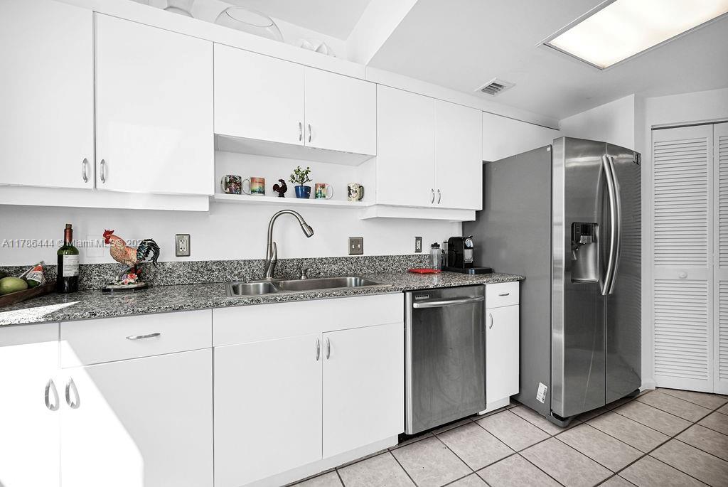 image Courvoisier Courts Condo11
