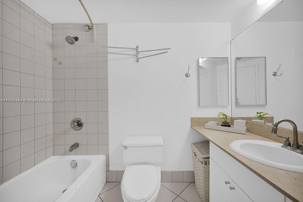 image Courvoisier Courts Condo15