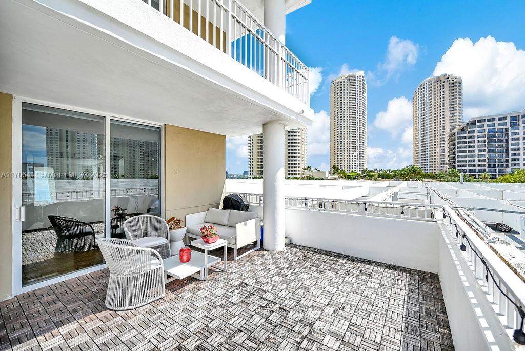 image Courvoisier Courts Condo19