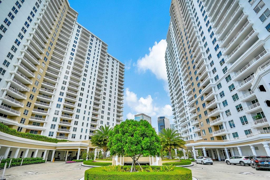 image Courvoisier Courts Condo23