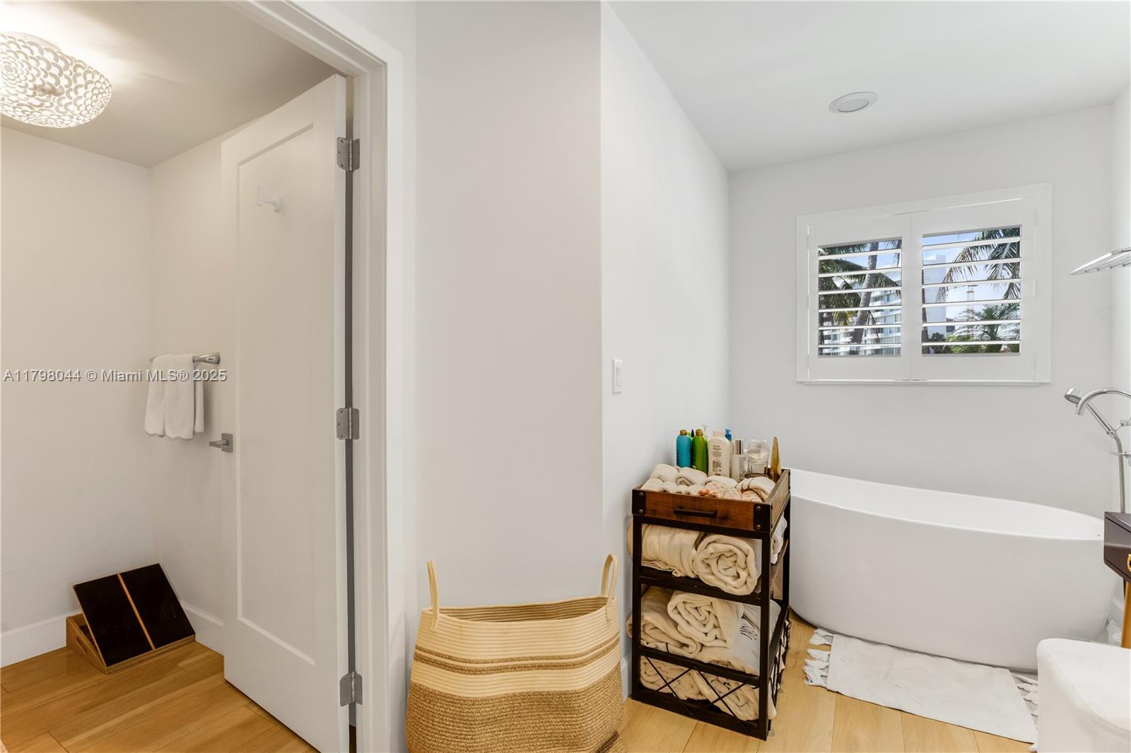 9300 Bay Dr Surfside, FL 33154