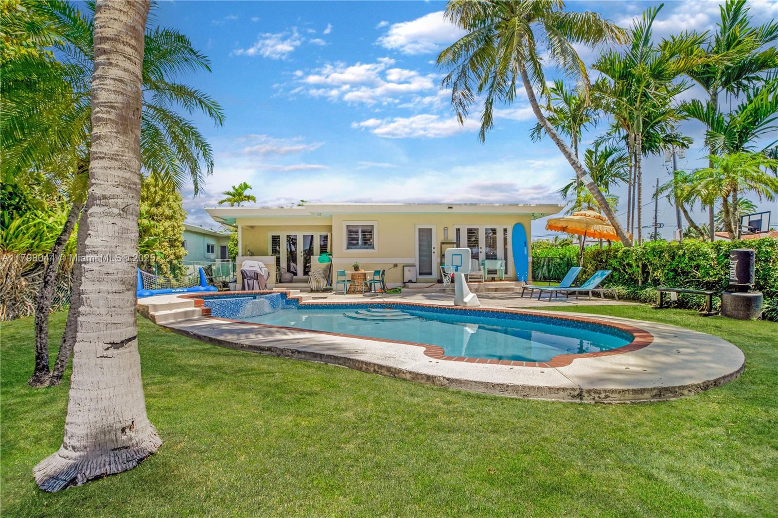 9300 Bay Dr Surfside, FL 33154