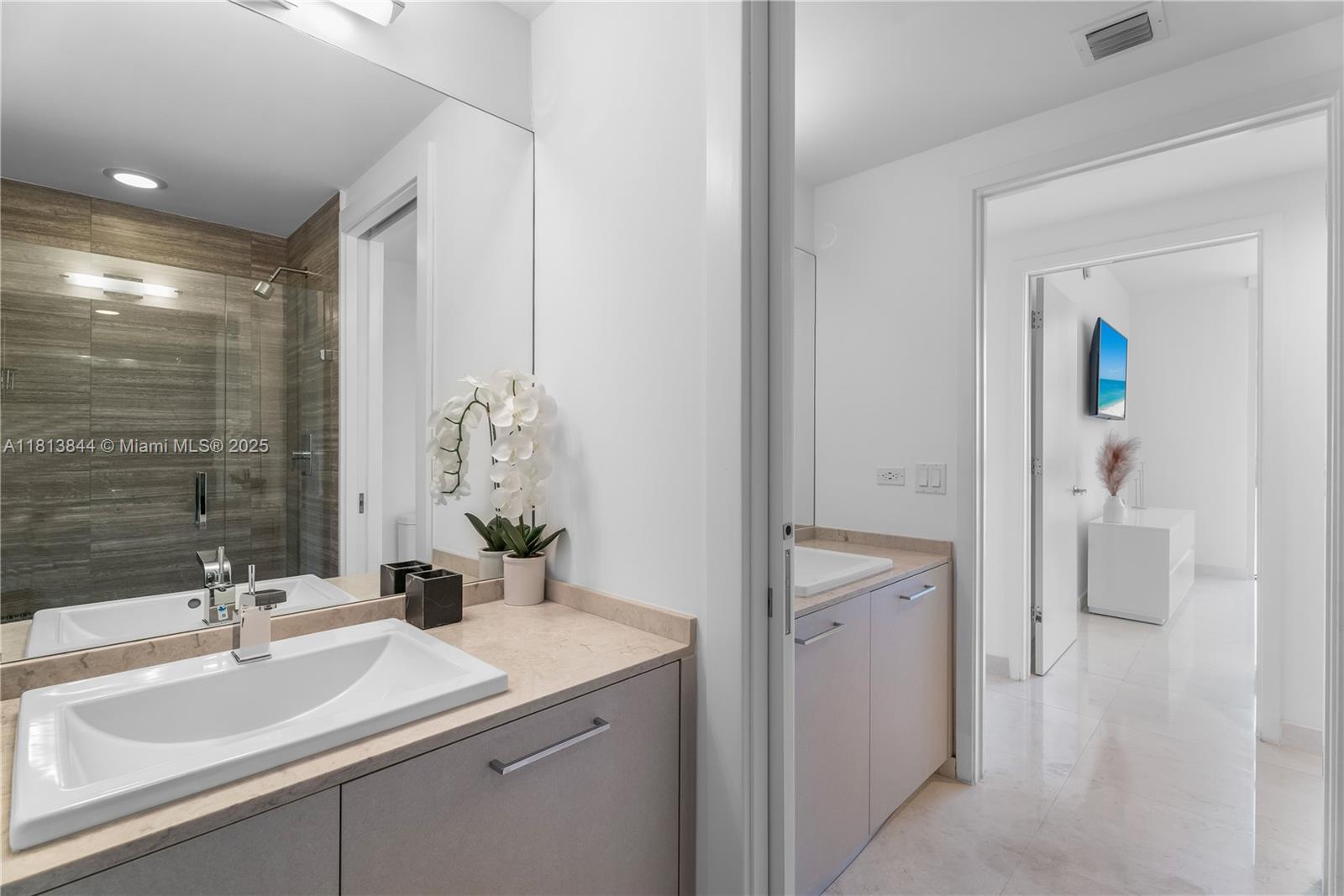 image 1010 Brickell Condo17