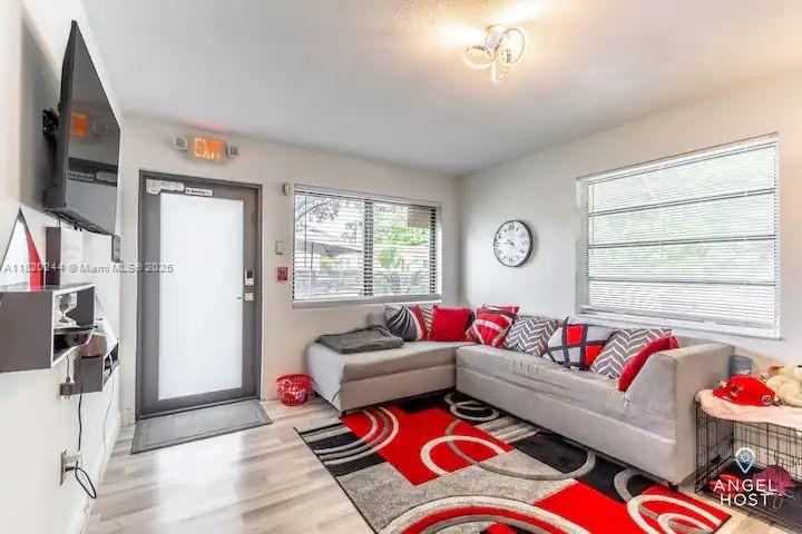 43 NW 41st St Miami, FL 33127