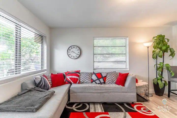 43 NW 41st St Miami, FL 33127