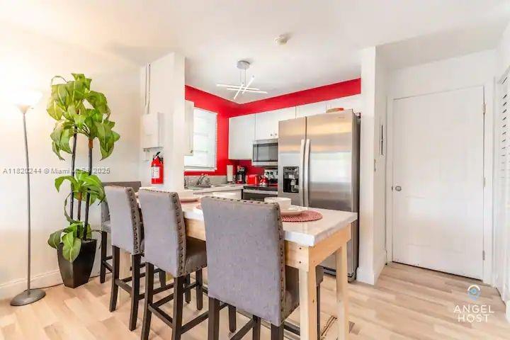 43 NW 41st St Miami, FL 33127