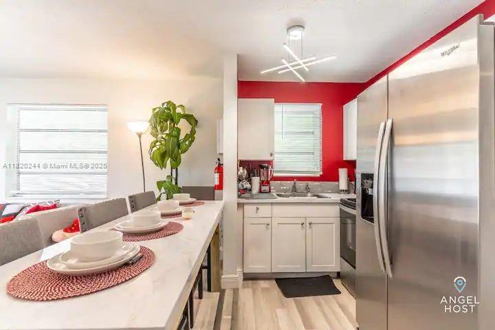 43 NW 41st St Miami, FL 33127