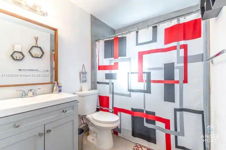 43 NW 41st St Miami, FL 33127