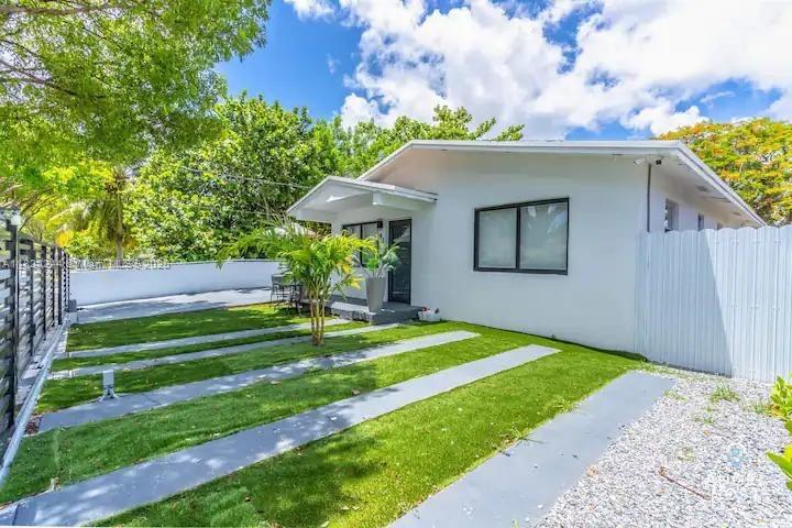 43 NW 41st St,Miami, FL 33127