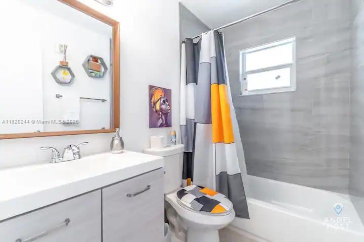 43 NW 41st St Miami, FL 33127