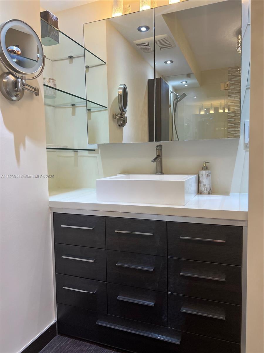 251 174th St #1505,Sunny Isles Beach, FL 33160