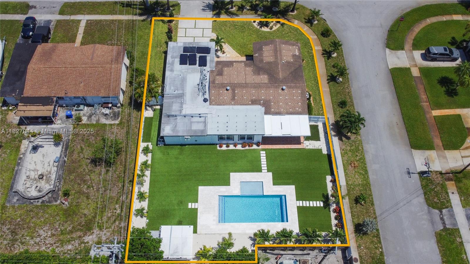 7460 NW 1st Ct Pembroke Pines, FL 33024