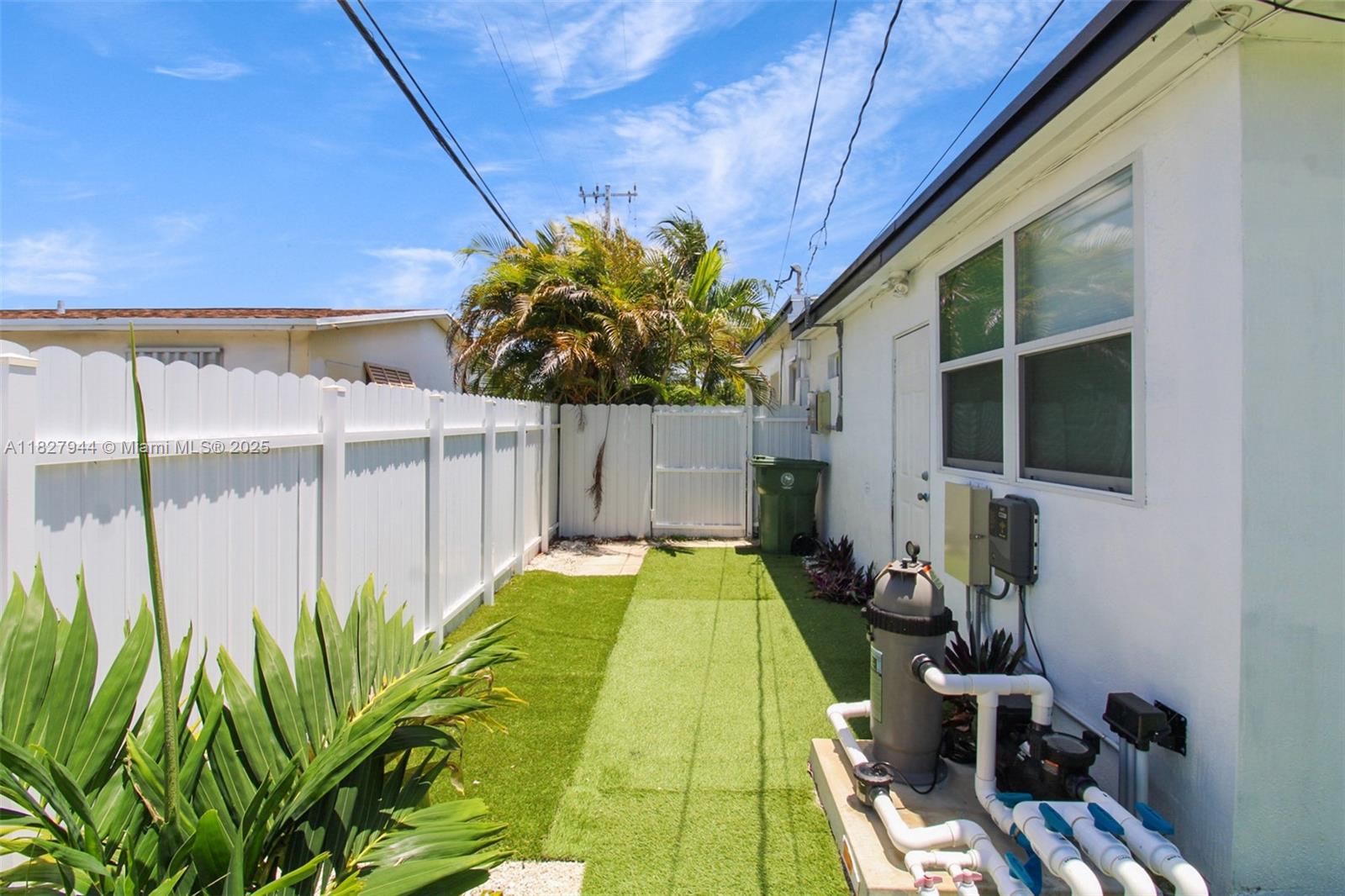 7460 NW 1st Ct Pembroke Pines, FL 33024