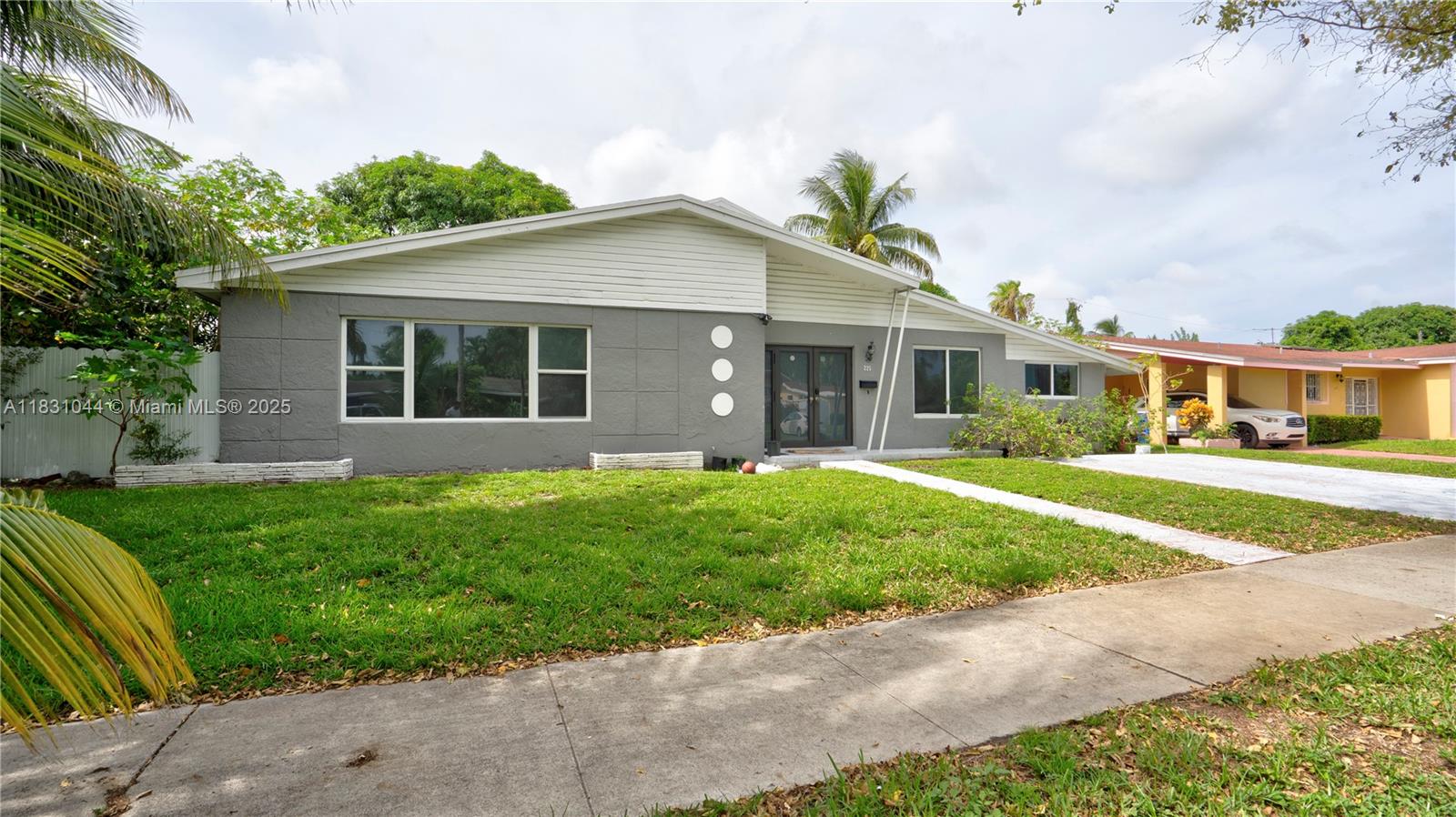 225 NE 175th St