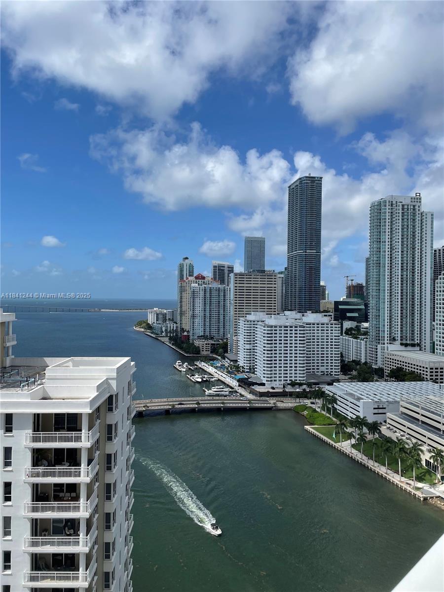image Courts Brickell Key Condo9