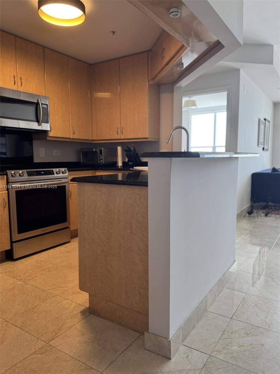 image Courts Brickell Key Condo1
