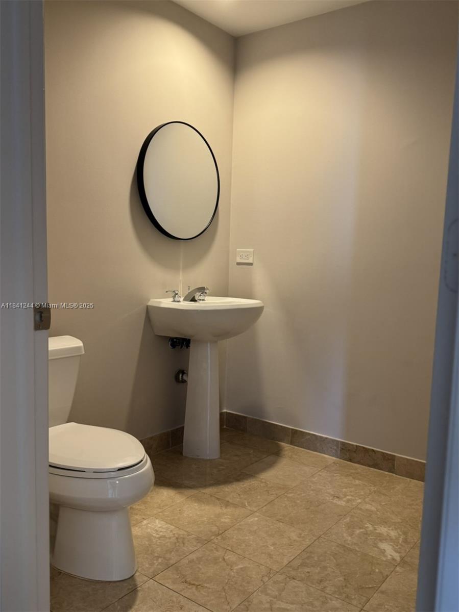 image Courts Brickell Key Condo2
