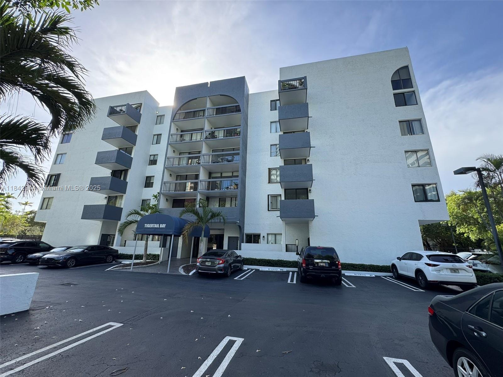 2715 Tigertail Ave #404