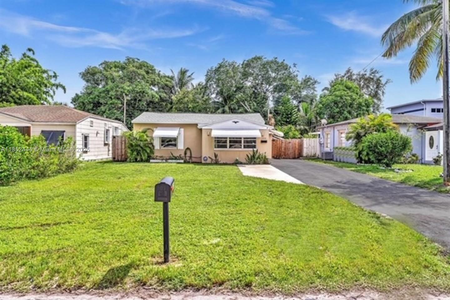 308 SW 10th St