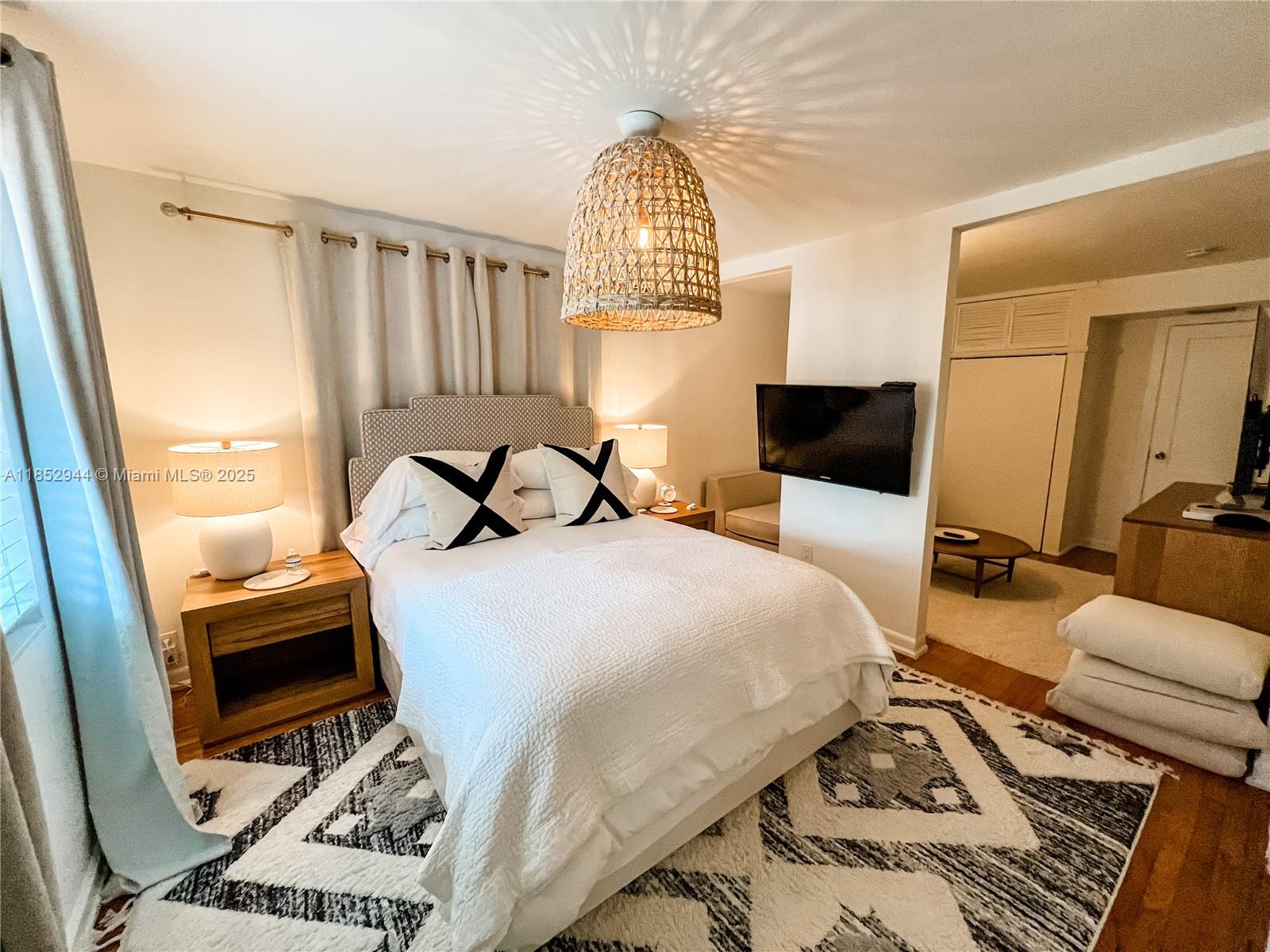 320 W 55th St Miami Beach, FL 33140 320 W 55th St Miami Beach, FL 33140