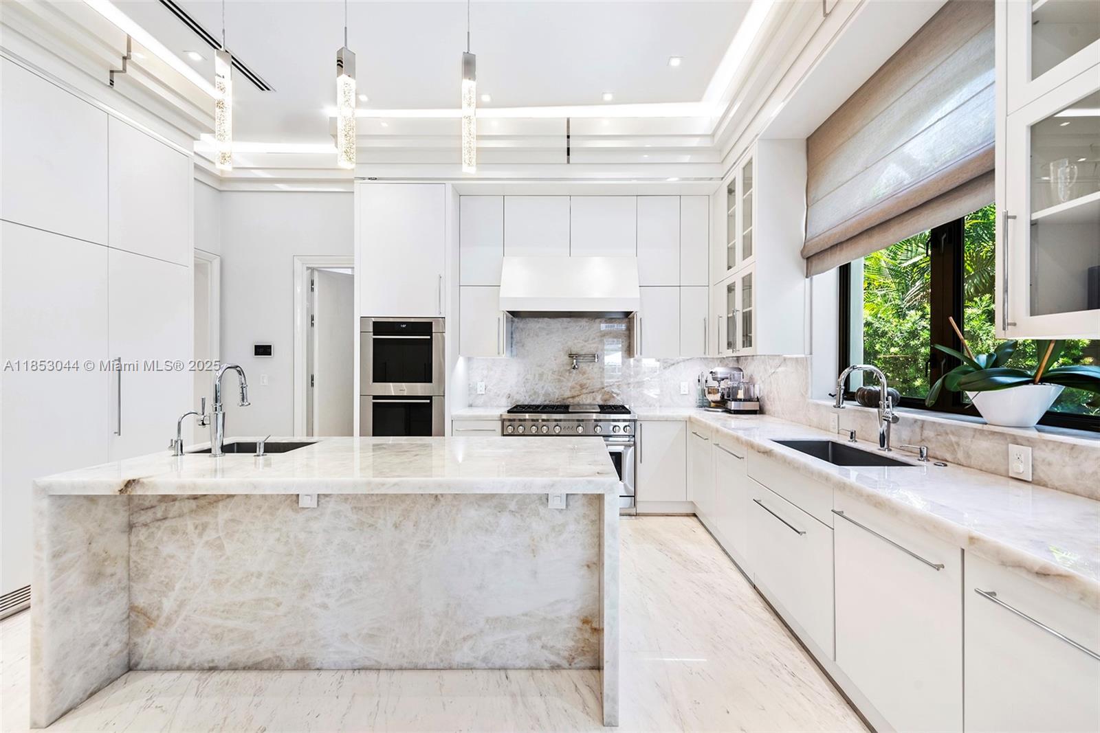 498 N Parkway Pkwy #498 Golden Beach, FL 33160