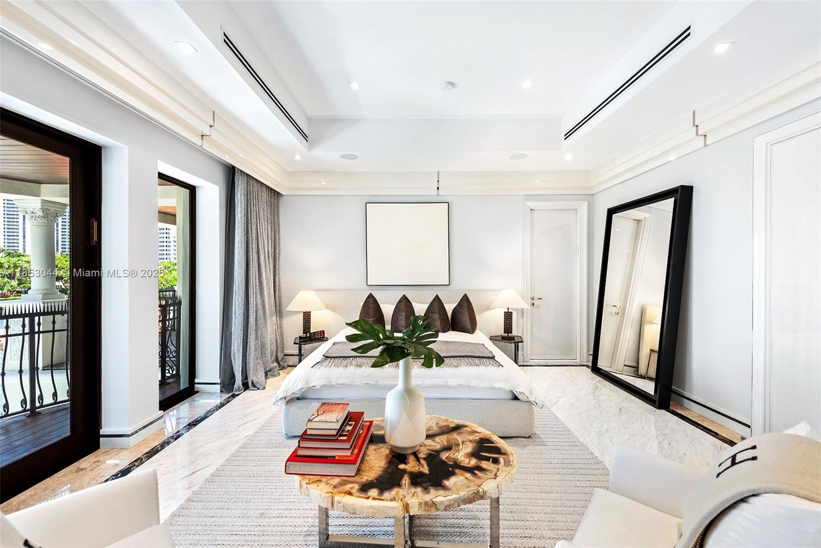 498 N Parkway Pkwy #498 Golden Beach, FL 33160