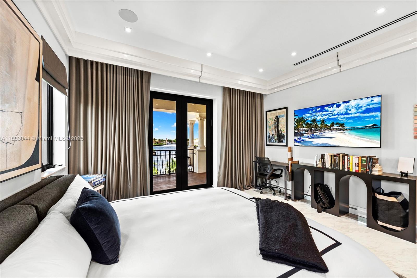 498 N Parkway Pkwy #498 Golden Beach, FL 33160